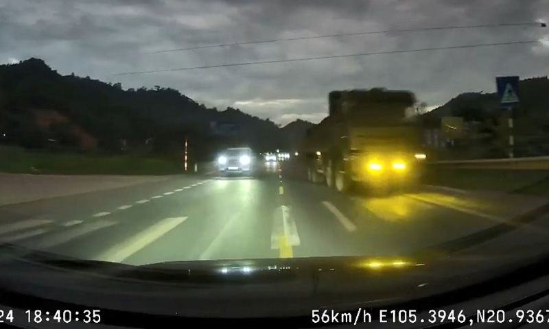 Xe ben chạy tốc độ, ngược chiều trên cao tốc suýt gây ra tai nạn