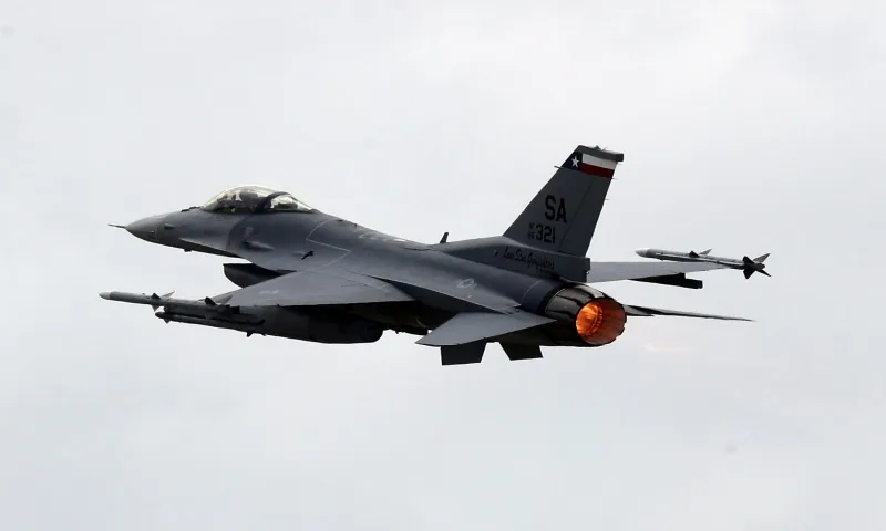 Mỹ duyệt bán phụ tùng tiêm kích F-16 trị giá 80 triệu USD cho Đài Loan (TQ)