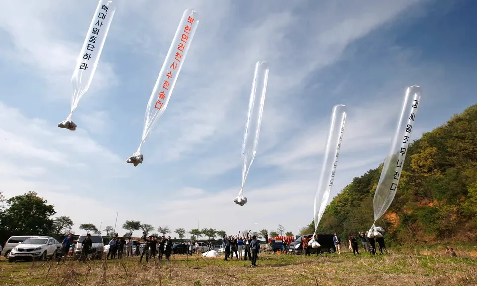 Các nhà hoạt động thả USB K-pop vào Triều Tiên làm gia tăng căng thẳng giữa hai miền