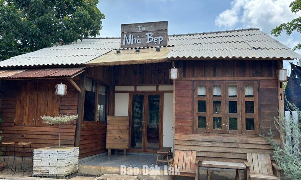 Sàn bê tông quán cà phê sập, đè 1 người tử vong