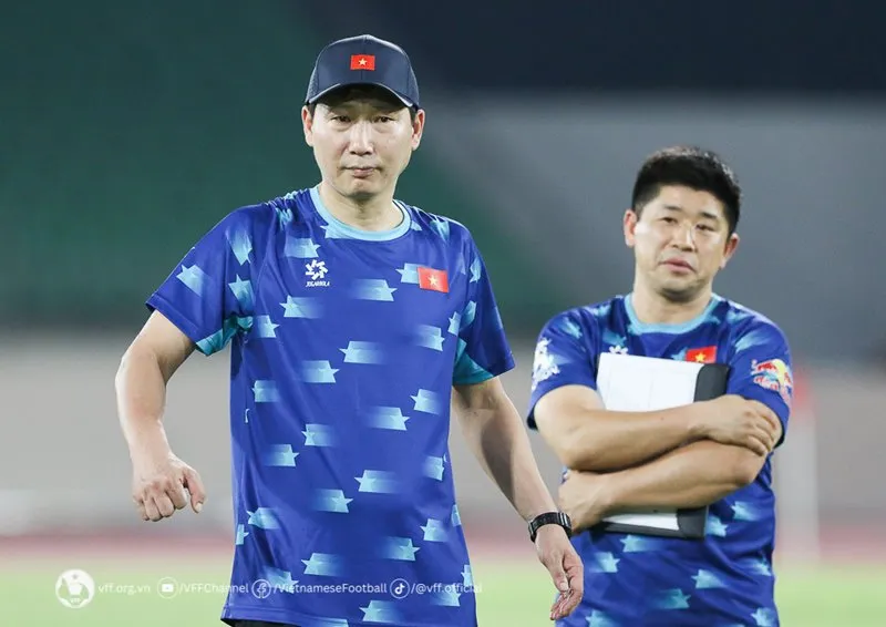 hlv-kim-sang-sik-mong-muon-tao-ky-tich-truoc-iraq-doi-tuyen-viet-nam-se-thi-dau-quyet-tam 1