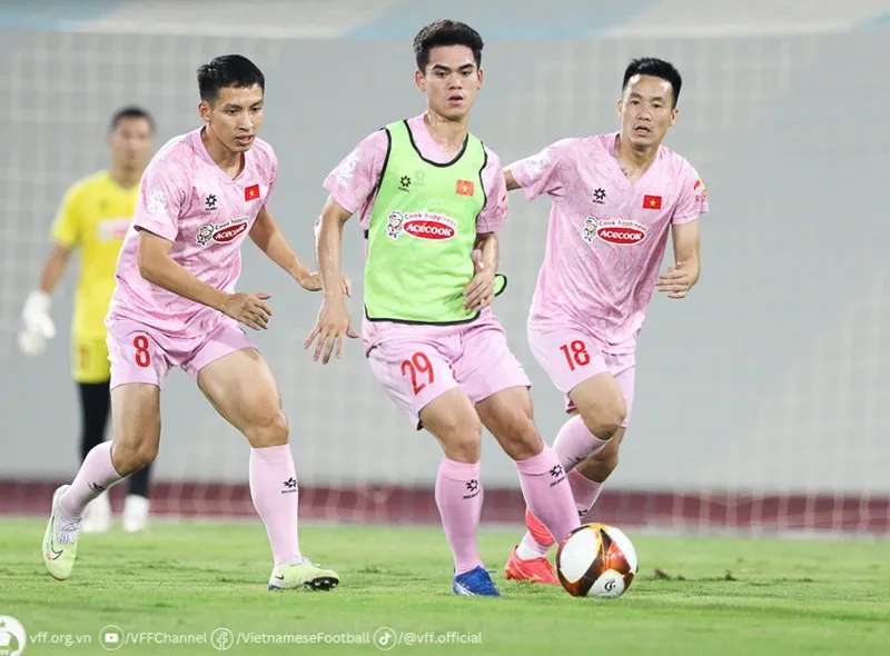 hlv-kim-sang-sik-mong-muon-tao-ky-tich-truoc-iraq-doi-tuyen-viet-nam-se-thi-dau-quyet-tam 12