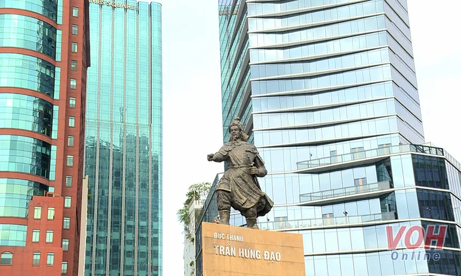 PHUC DUNG TUONG DAI.00_04_42_13.Still001