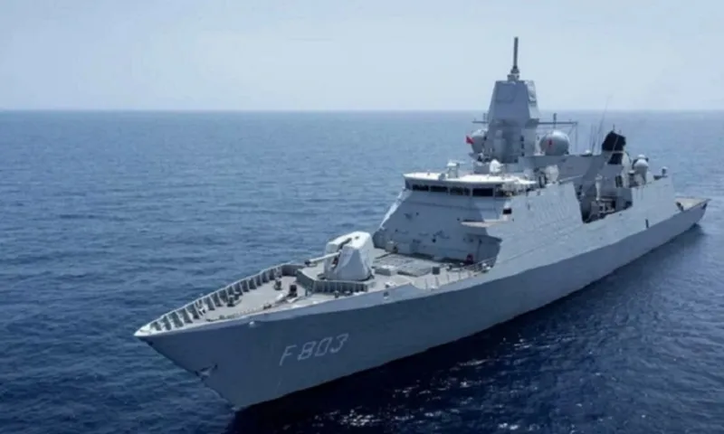 Tàu HNLMS Tromp của Hà Lan bị máy bay Trung Quốc tiếp cận ở Biển Hoa Đông - CNN