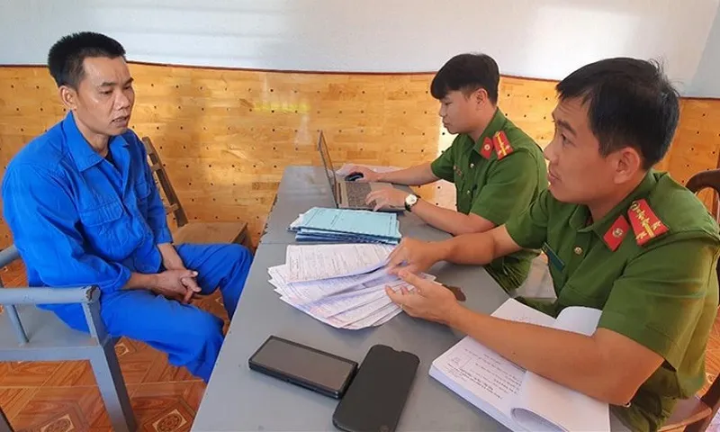 Bắt kẻ làm giả 12 hợp đồng mua bán đất, chiếm đoạt tiền tỷ