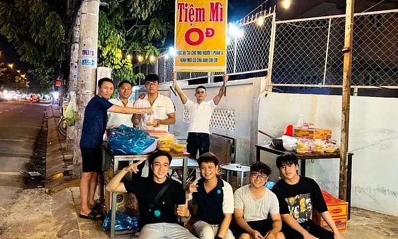 Tiệm mì 0 đồng nhưng “full topping” cho người khó khăn