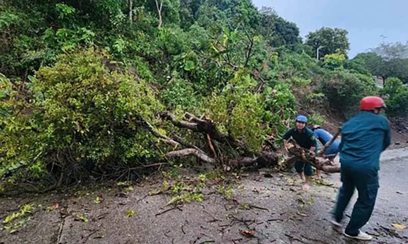 Lốc xoáy tại Kiên Giang làm chìm ghe khiến 1 người tử vong