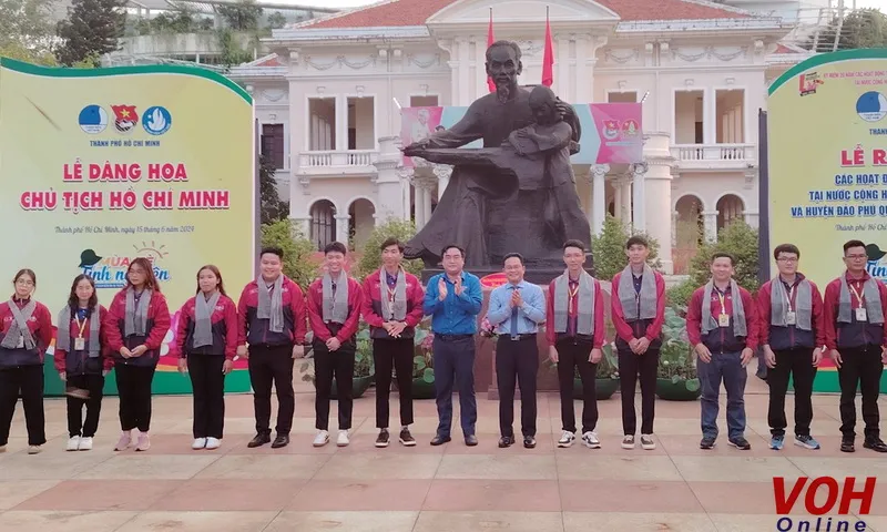 trao-khan-ran-cho-cac-chien-si-tham-gia-hoat-dong-tinh-nguyen-tai-nuoc-ban-lao_20240615213745