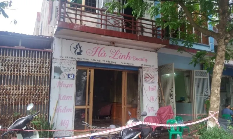 Ngoi nha. bi chay Bac Giang 1706