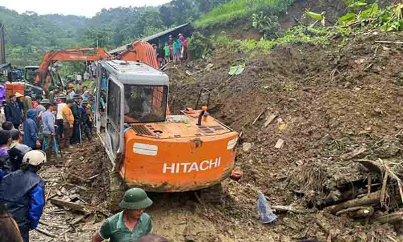 Sạt lở đất trong đêm 4 người trong 1 gia đình tử vong