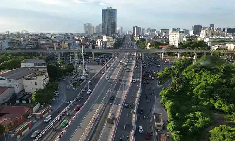 Nút giao Mai Dịch là một trong 7 điểm đen ùn tắc trên địa bàn Hà Nội được Sở Giao thông Vận tải triển khai các giải pháp khắc phục tháng 6 2024.