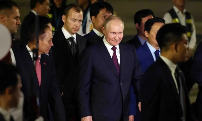 Tổng thống Nga Vladimir Putin đến Hà Nội, bắt đầu thăm cấp Nhà nước tới Việt Nam