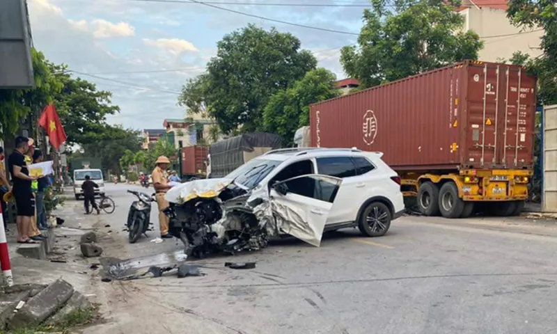 Nguyên nhân ban đầu vụ tai nạn là do lái xe V.M.H không chú ý quan sát gây tai nạn.