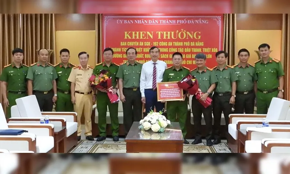 Đà Nẵng: Phá đường dây sản xuất hàng trăm ngàn cuốn sách giáo khoa giả