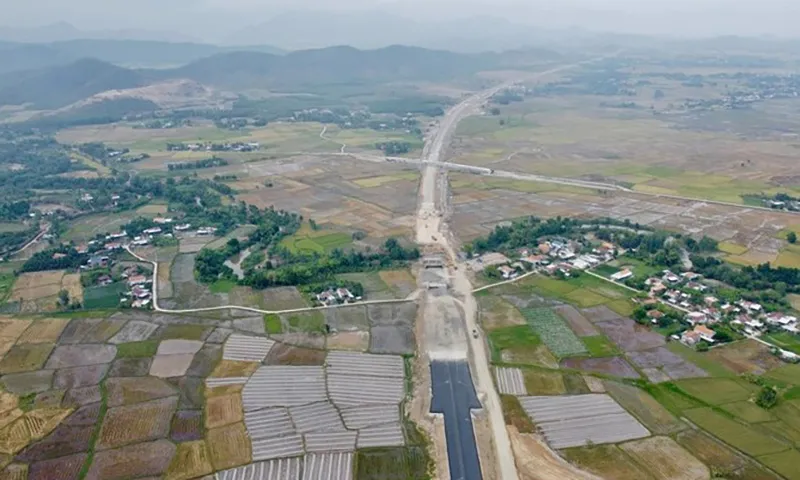 Cao tốc Khánh Hòa - Buôn Ma Thuột chậm tiến độ do vướng mặt bằng