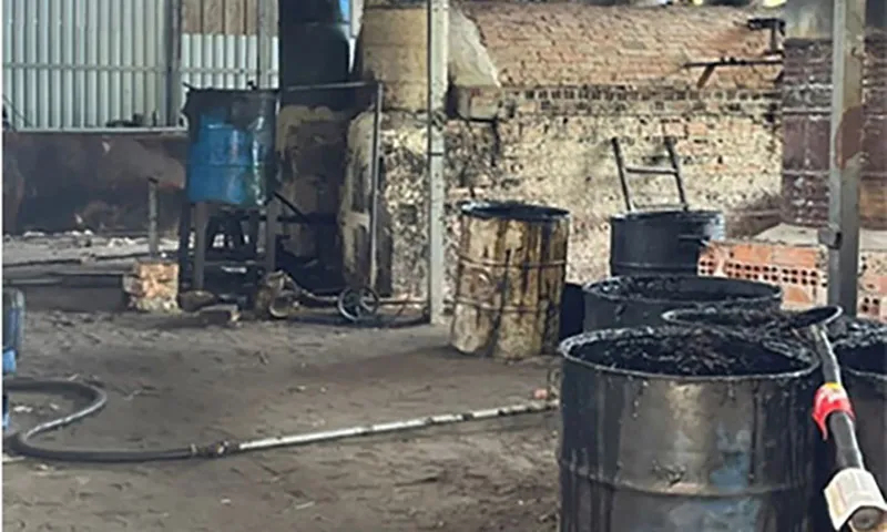 Phát hiện cơ sở tái chế nhớt thải trái phép ở Bình Thuận