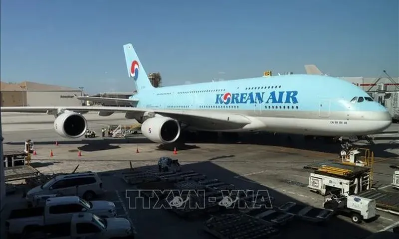 Máy bay Korean Air chở hơn 120 khách gặp sự cố, hạ cánh khẩn cấp 