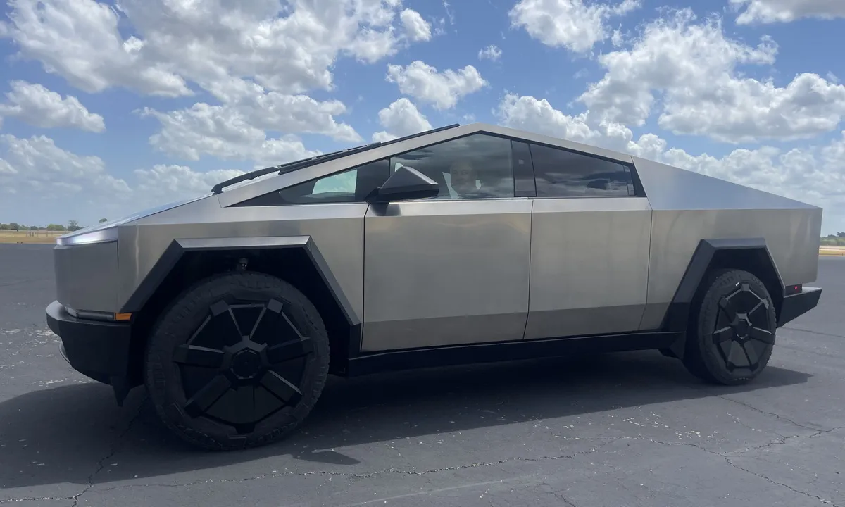 Tesla Cybertruck chính thức được bán tại Thái Lan