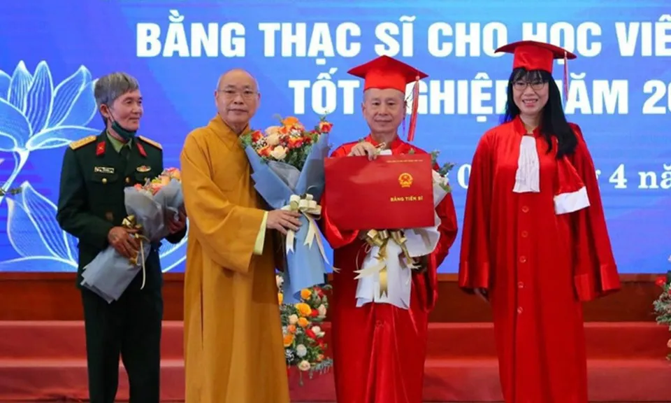 Thực hư chuyện Thượng tọa Thích Chân Quang được Đại học Luật Hà Nội trao bằng tiến sĩ