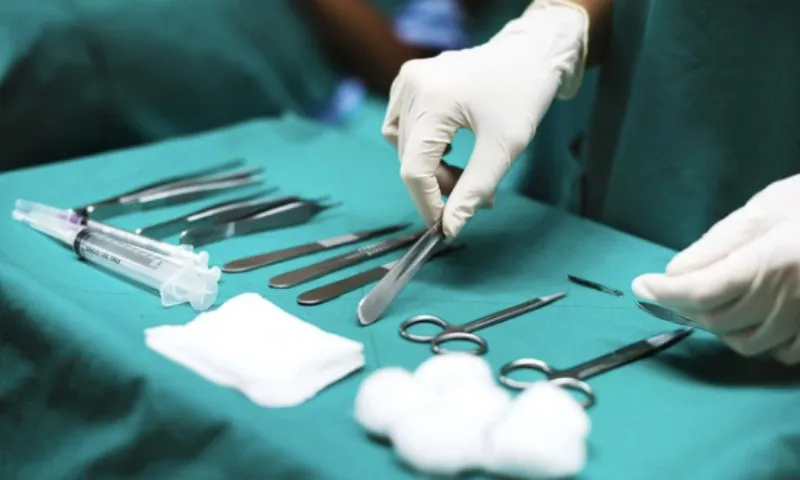 Gạc y tế “nằm” trong bụng bệnh nhân suốt 14 năm