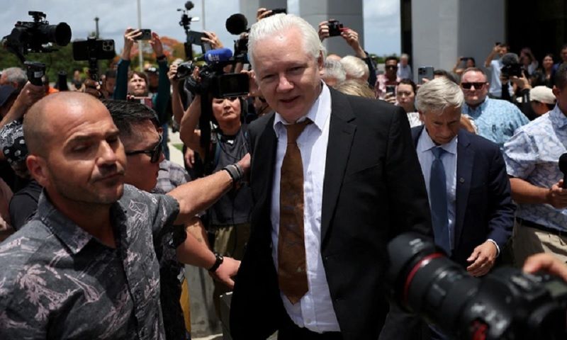 Người sáng lập WikiLeaks nhận tội