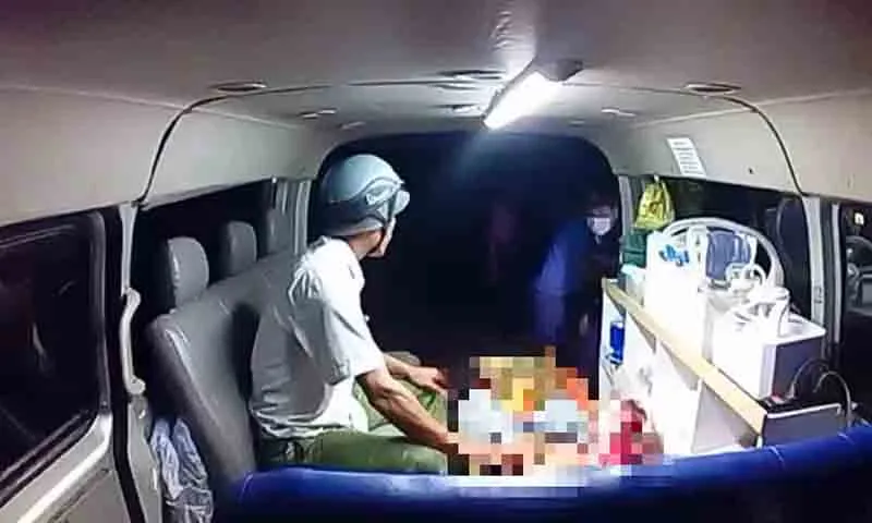 Tài xế xe múc bị xe ben lùi xe đụng vào đầu gây tử vong