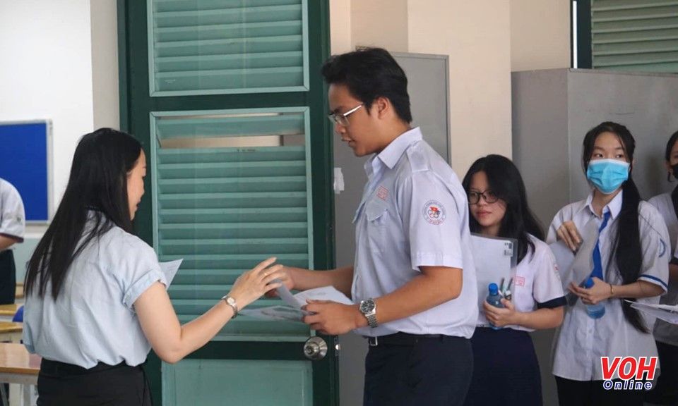 Thi tốt nghiệp THPT năm 2024: 7 thí sinh mang tài liệu, điện thoại vào phòng thi môn Ngữ văn