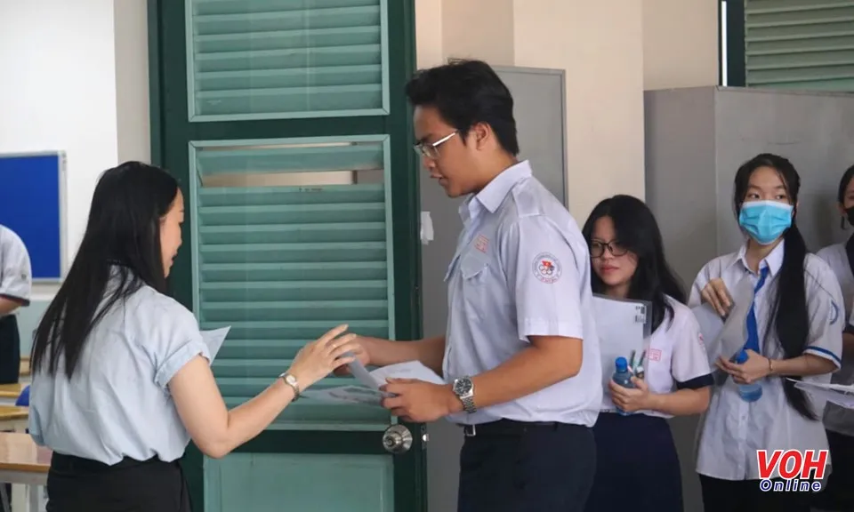 Thi tốt nghiệp THPT năm 2024: 7 thí sinh mang tài liệu, điện thoại vào phòng thi môn Ngữ văn