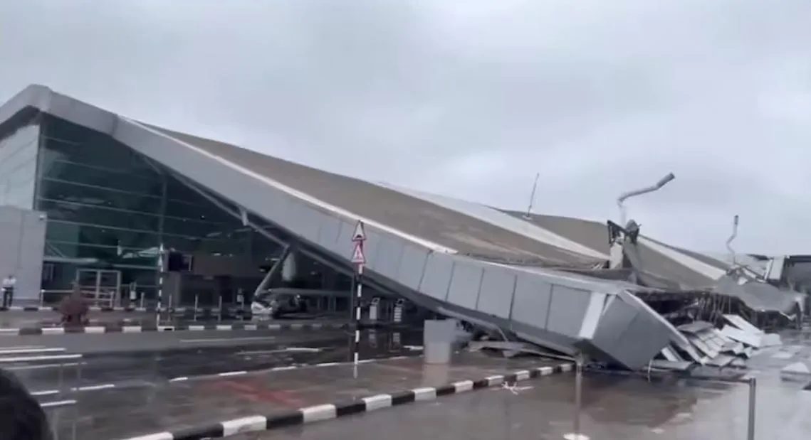 Roof-collapses-at-Delhi-airport_-one-dead_-flights-cancelled-2