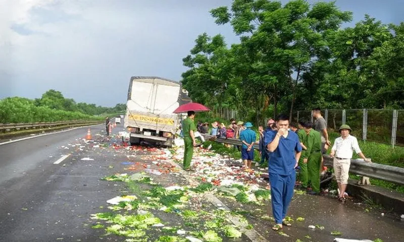 Một buổi chiều, 2 vụ tai nạn trên cao tốc Nội Bài, 3 người bị thương