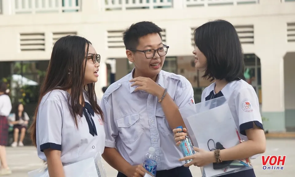 Thí sinh hoàn thành môn thi Ngoại ngữ, kết thúc kỳ thi tốt nghiệp THPT 2024