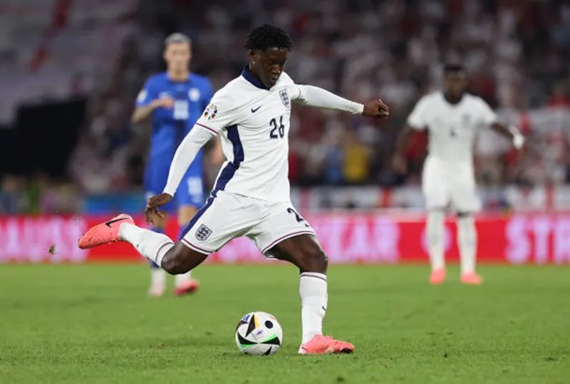 hlv-tuyen-anh-chi-thuc-hien-1-su-thay-doi-nhan-su-truoc-vong-18-euro-2024 12