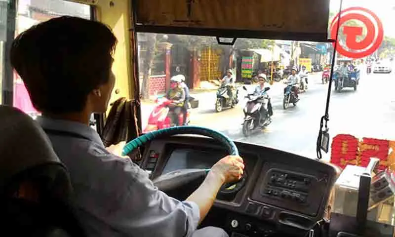 Luật mới từ 1/1/2025: Tăng độ tuổi lái xe của tài xế