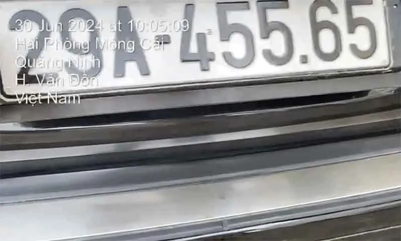 Bảng số  xe Land Cruiser VX  do Tài xế Ng.Đ.H.  lái có thể lật sang bảng số 80B-9189  - Ảnh: Cục CSGT