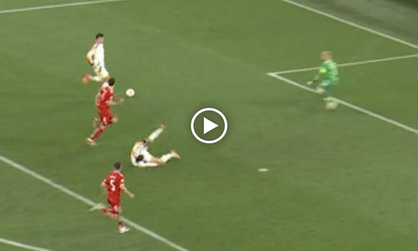 VIDEO: Havertz solo hoá thân từ Messi thành Lukaku trong vài giây ngắn ngủi