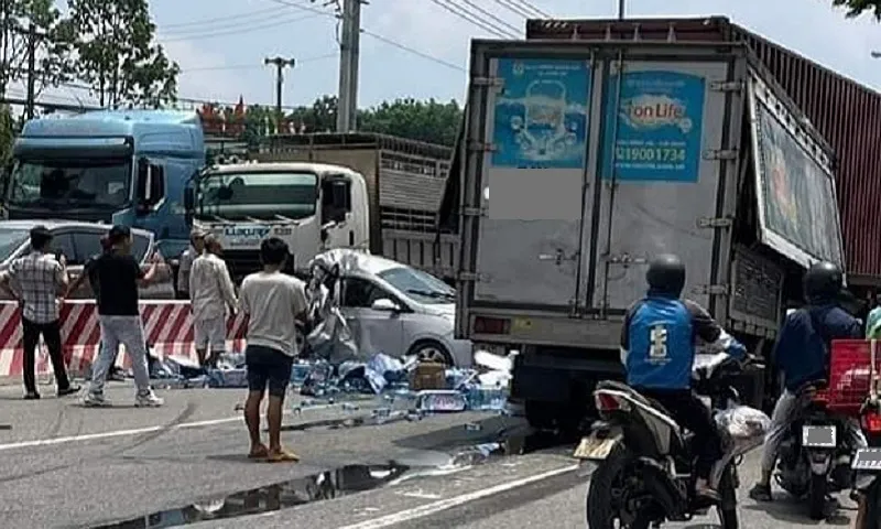 Bình Dương: Tai nạn giao thông liên hoàn, tài xế xe tải tử vong