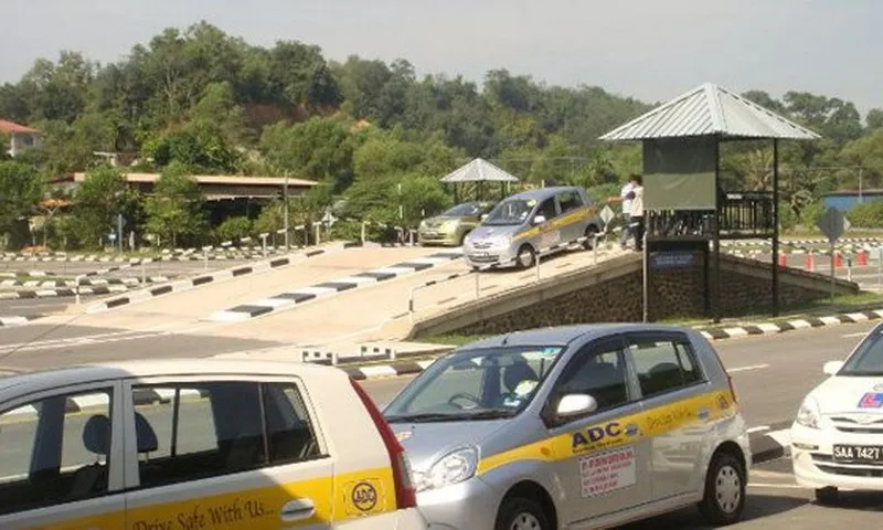 Malaysia đang thiếu hụt giáo viên dạy lái xe