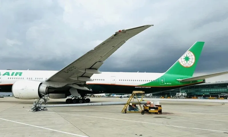 Thông tin mới vụ máy bay Eva Air móp cánh ở sân bay Tân Sơn Nhất