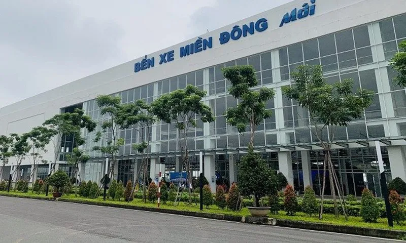 Mặt tiền bến xe MIền Đông mới