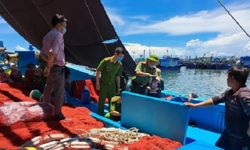 Vũng Tàu: Hai người đàn ông tử vong trong hầm sà lan