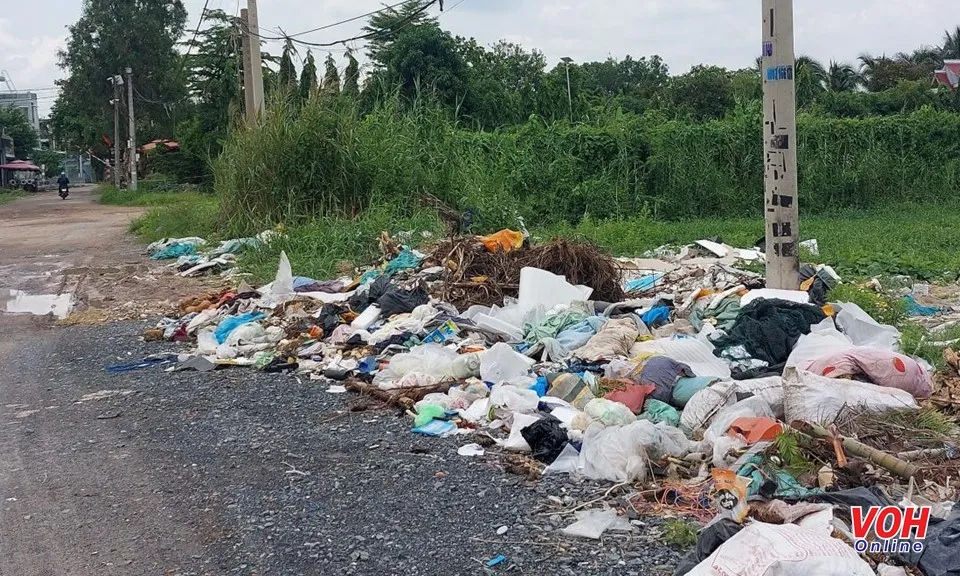 TPHCM: Nhan nhản bãi rác tự phát, tập kết rác thải cồng kềnh