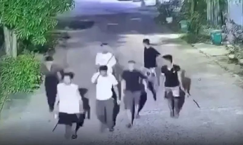 Nhóm học viên trường lái hỗn chiến nhóm thanh niên địa phương, 1 người tử vong