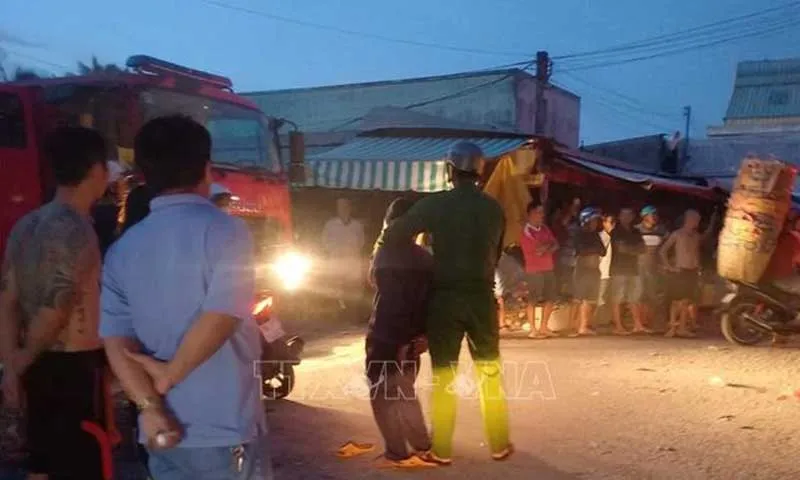 Tạm giữ người đàn ông đâm người, đốt xe tải ở chợ đầu mối Bạc Liêu