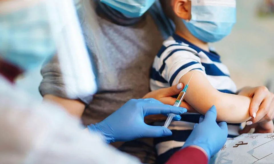 Những lứa tuổi nào có thể tiêm vaccine ngừa bệnh bạch hầu?