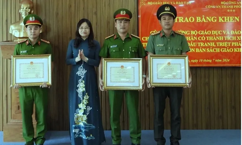 Lực lượng công an Đà Nẵng phá chuyên án SGK giả được nhận bằng khen của Bộ trưởng Bộ GD-ĐT