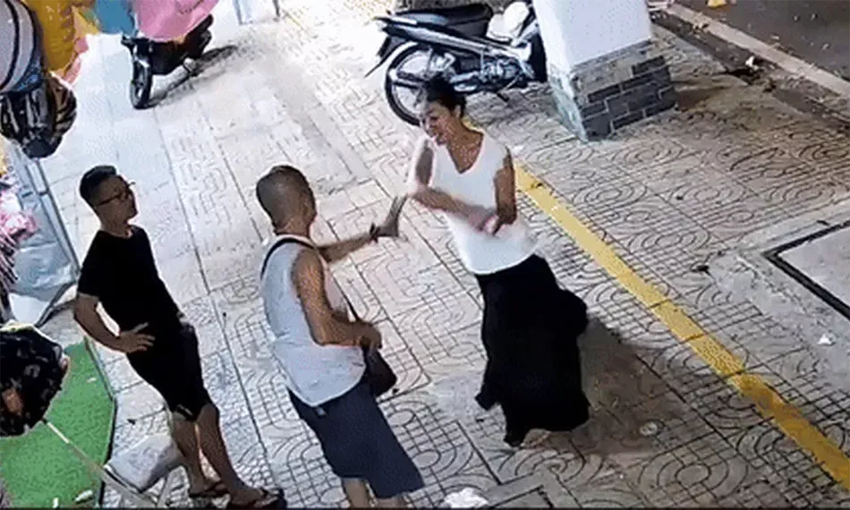 Mâu thuẫn buôn bán dẫn đến ẩu đả giữa trung tâm TPHCM