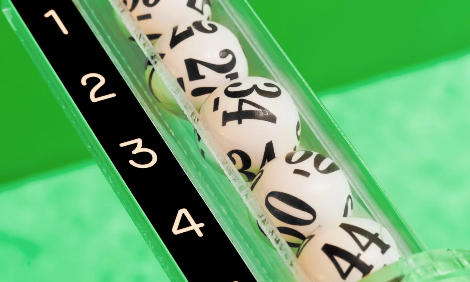 Trúng độc đắc được nửa tháng người đàn ông mới dám đi nhận giải