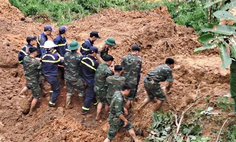 Sạt lở đất vùi lấp ô tô khách tại Hà Giang: 11 người tử vong, 4 người bị thương