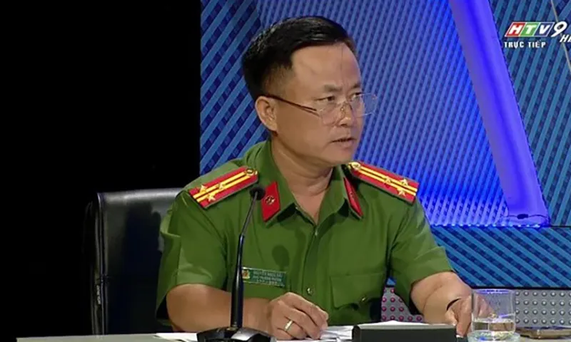 Công an TPHCM khẳng định không cần nộp sổ hộ khẩu khi nhập học cho con