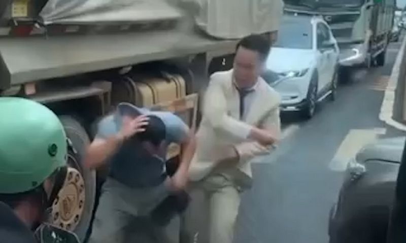Vụ ẩu đả do xe rước dâu va chạm xe tải, công an mời chú rể lên làm việc